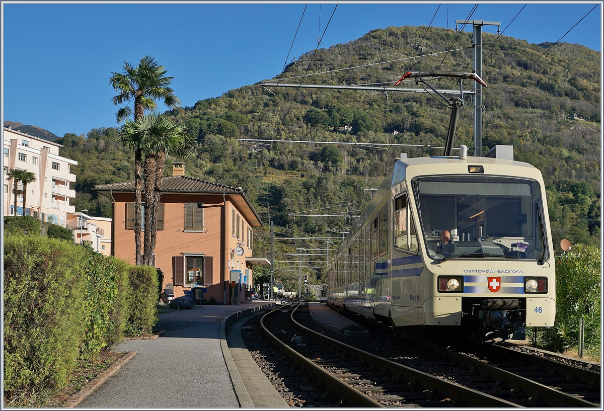 A Centovalli-Express on the way to Domodossola by his stop in Intragna.
02.10.2018