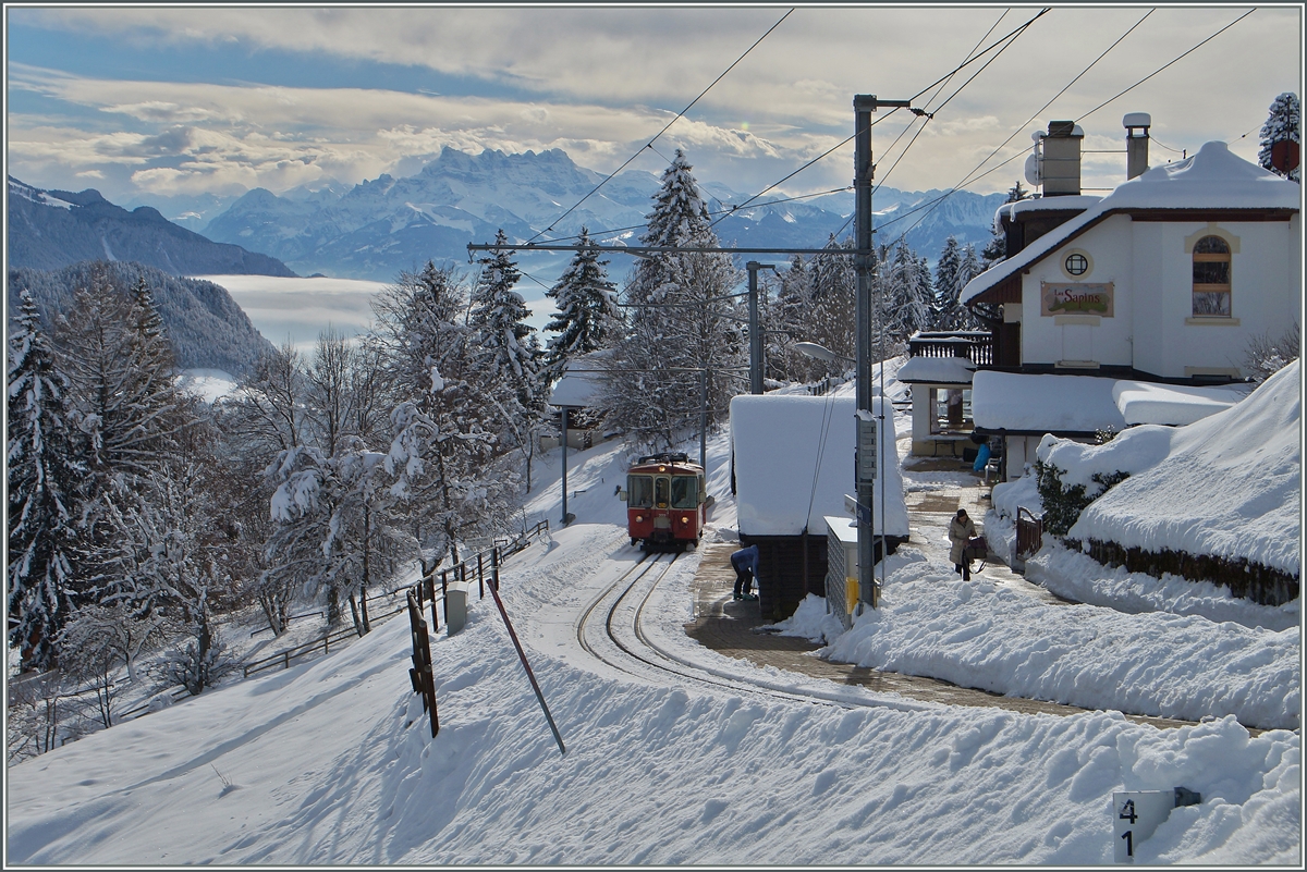 A CEV local train is arriving at the Lally Station.
21.01.2015