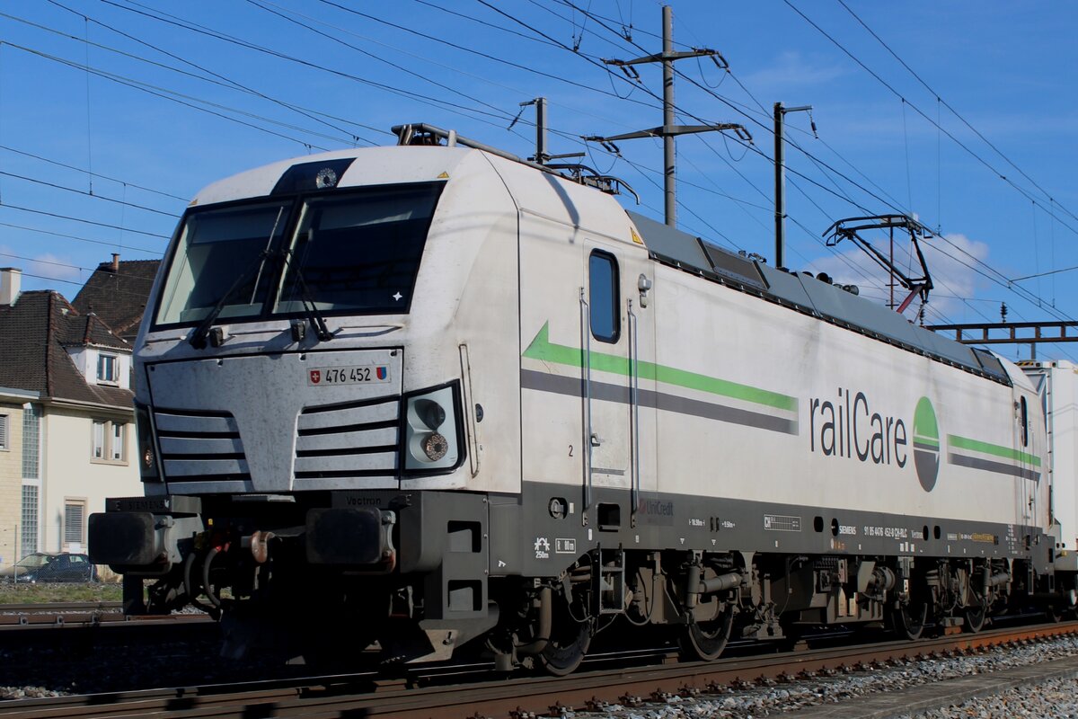 A closer look on Railcare 476 452 at Pratteln on 13 February 2024.