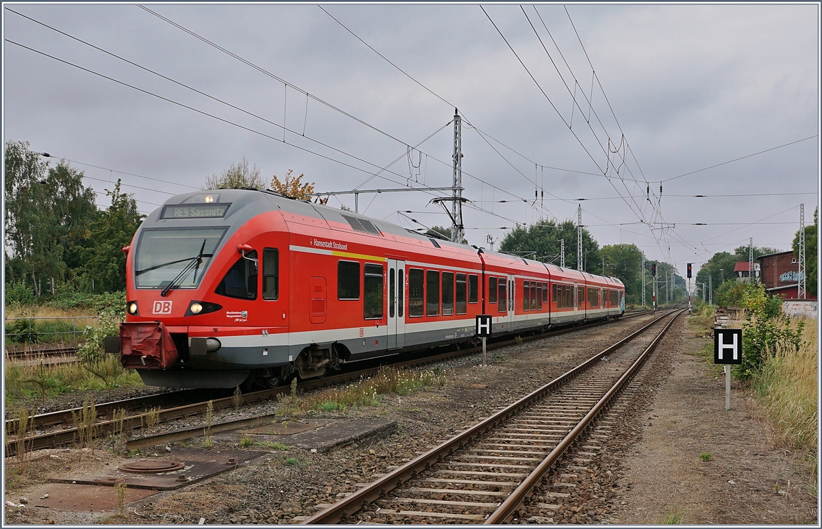 A DB Flirt on the way to Sassnitz is arriving at Ribnitz Dammgarten.
26.09.2017