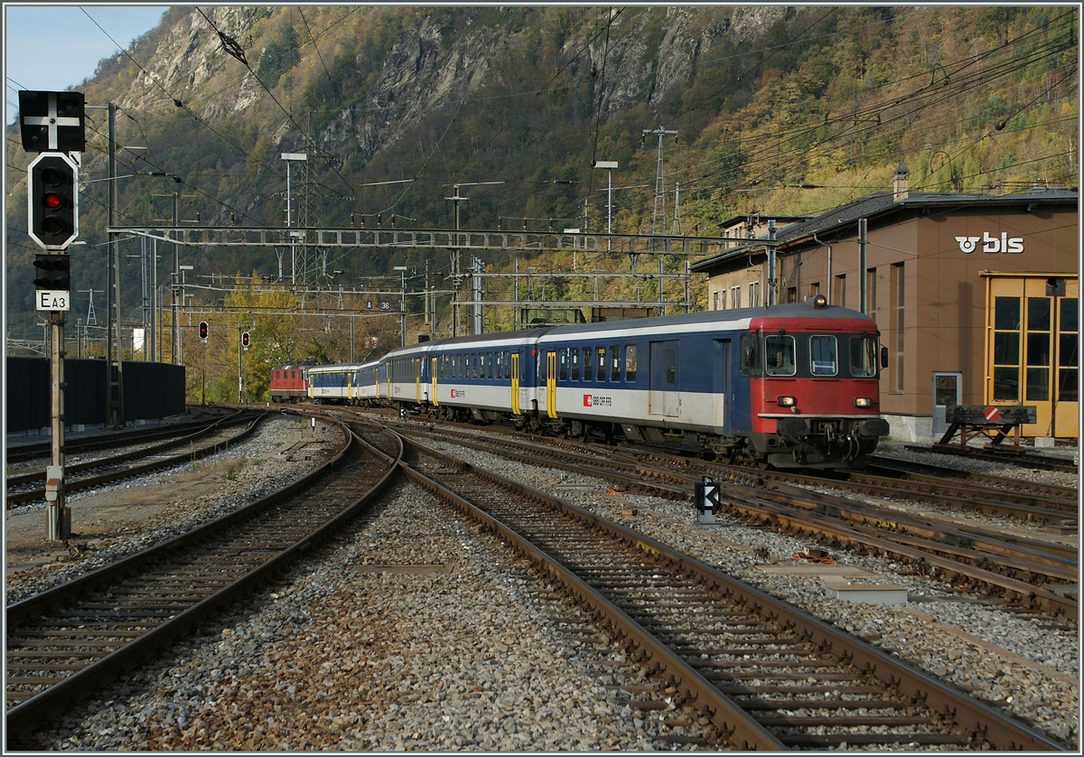 A  Dispo  train consisting of EW I and EW II pushed by an SBB Re 4/4 II arrives at Brig station.
Oct 31, 2013