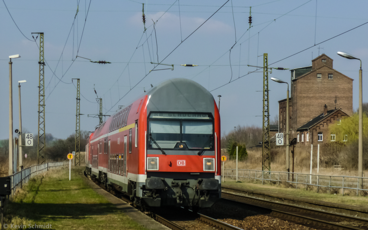 A double decker control unit series DABbuzfa 760 is at the head of a local train from Leipzig to Glauchau reaching Lehndorf station. (24 March 2012)