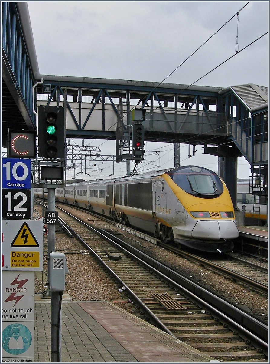 A Eurostar is leaving Ashfort on the way to the Continent.
27.03.2006
