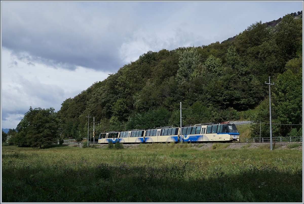A Ferrovia Vigezzina SSIF treno panoramico on the way to Locarno near Re.
05.09.2016