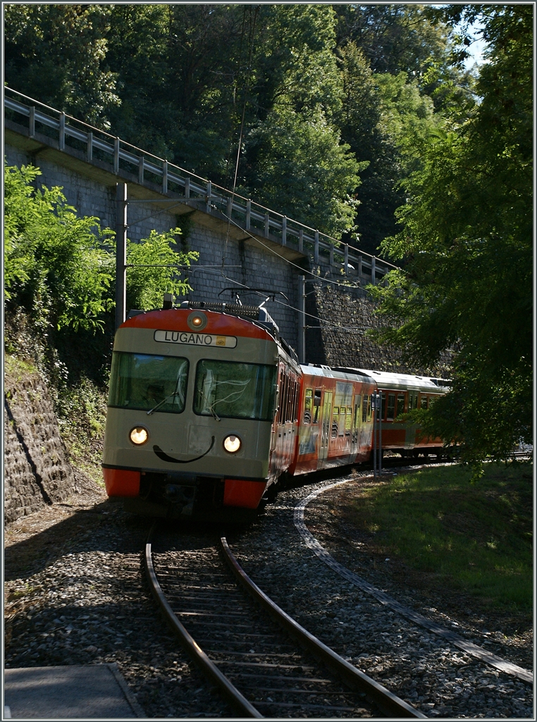 A FLP local train is arriving at Sorengo Laghetto.
12.09.2013
