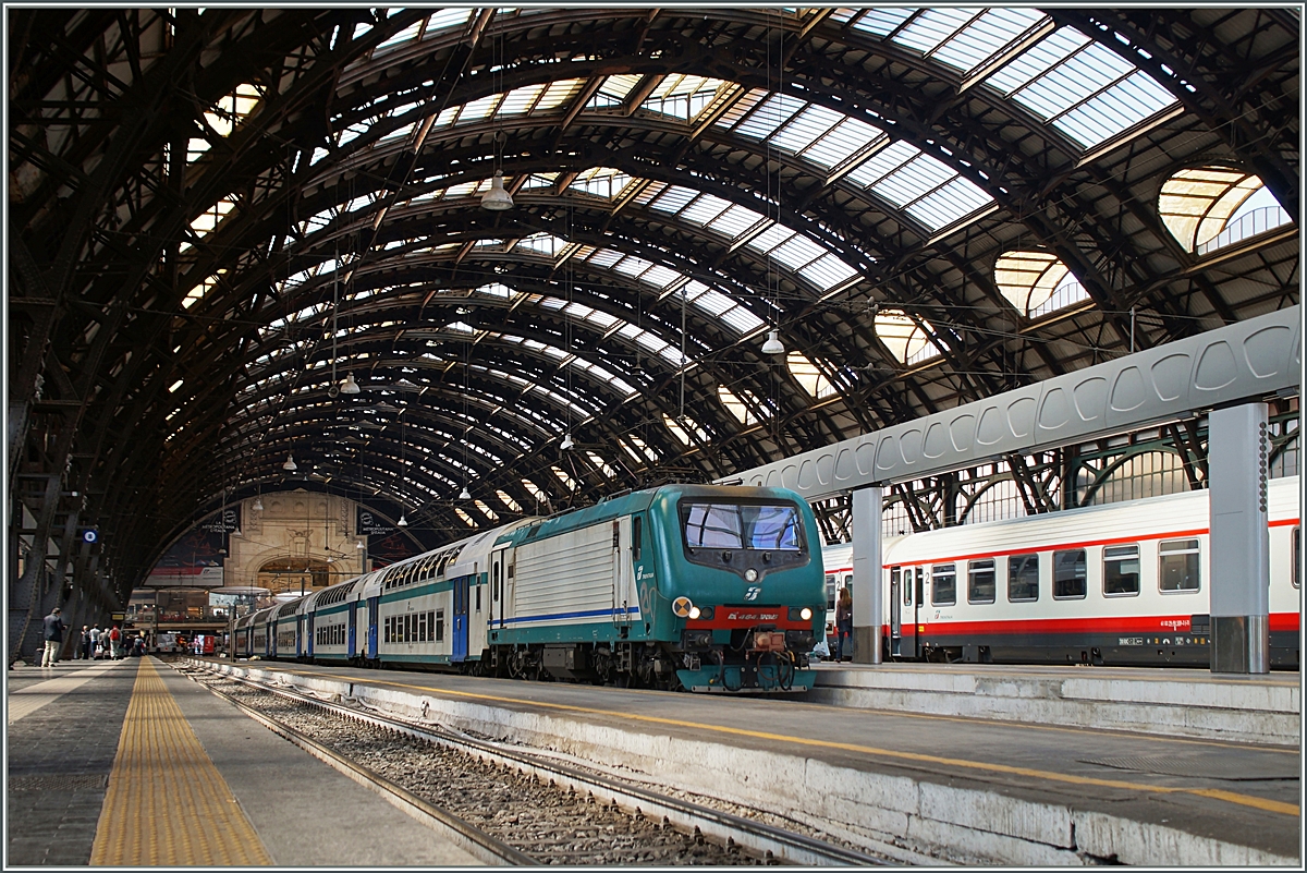 A FS 464 wiht a local train in Milano Centrale.
05.05.2014
