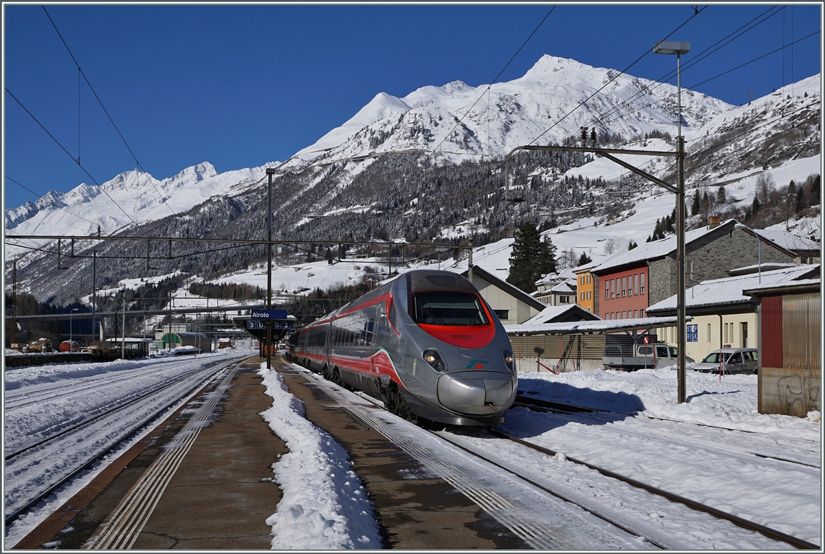 A FS ETR 610 in Airolo on the way to Milano.
11.02.2016