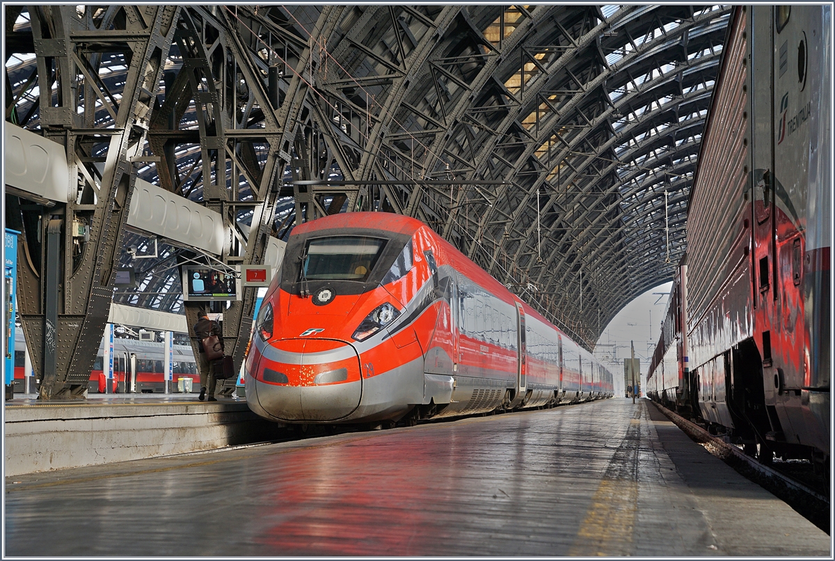 A FS Trenialia ETR 4000 Frecciarossa 1000 in Milano Main Station.
16.11.2017