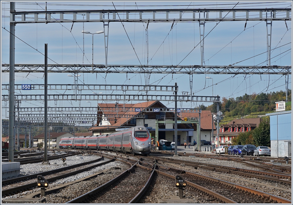 A FS Trenitalia ETR 610 to Milano is approching Spiez Station. 
16.10.2018