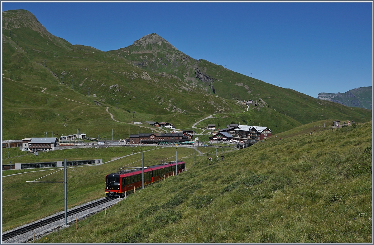 A Jungfraubahn (JB) train between Kleine Scheidegg and Eigergletscher.
08.08.2016