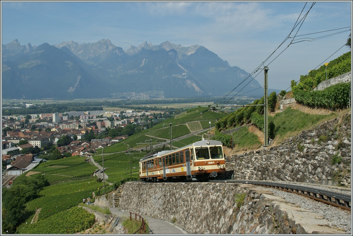 A-L local Train on the way to Leysin over Aigle.
22.08.2013