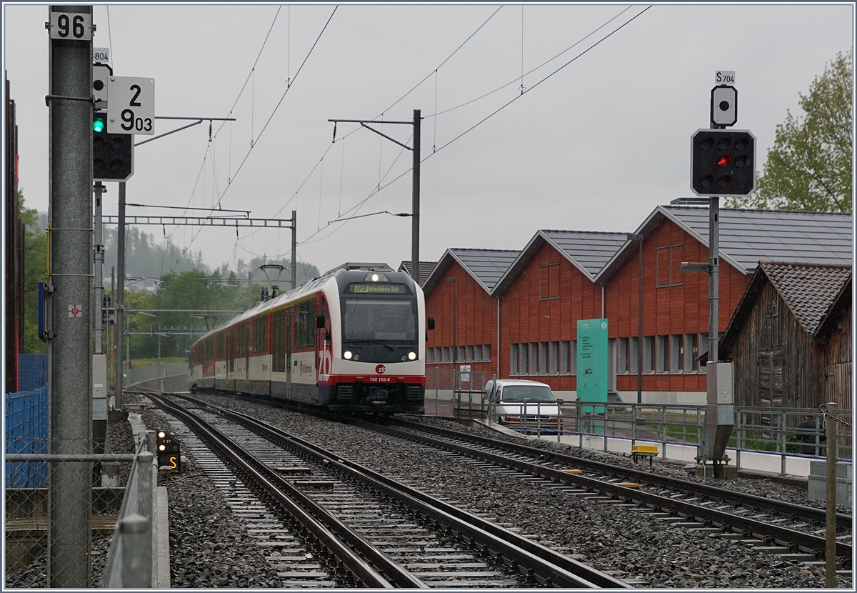 A  Luzern-Interlaken-Express  by Kriens Mattenhof.
06.05.2017