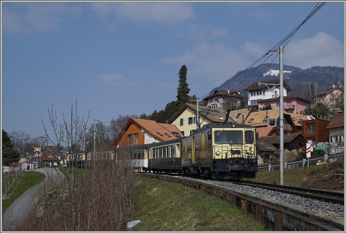 A MOB GDe 4/4 with Goldenpass Classic Express near Plancahamp.
13.03.2016