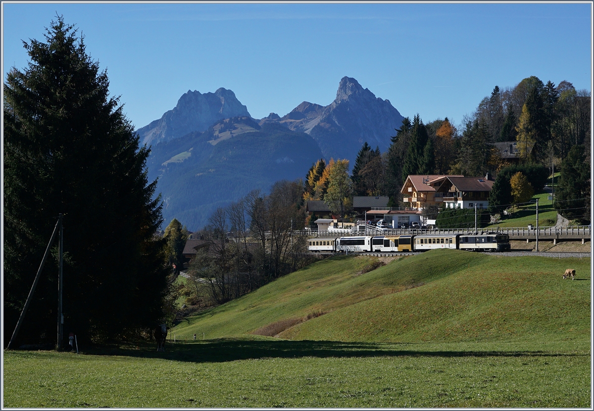A MOB GDe 4/4 with a local train from Montreux to Zweisimmen between Schönried and Saanenmöser.
29.10.2016