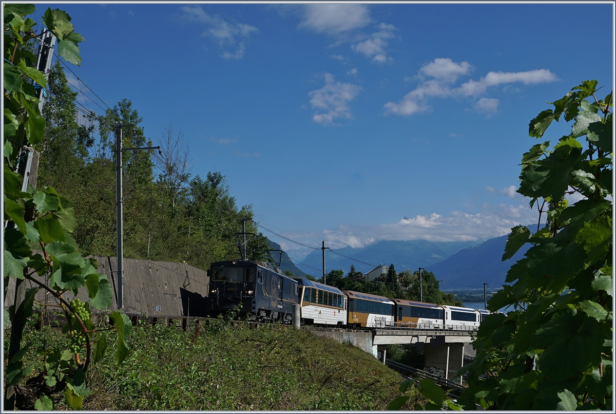 A MOB GDe 4/4 with a Fast-Train Service to Zweisimmen in the vineyards by Planchamp.
03.07.2017
