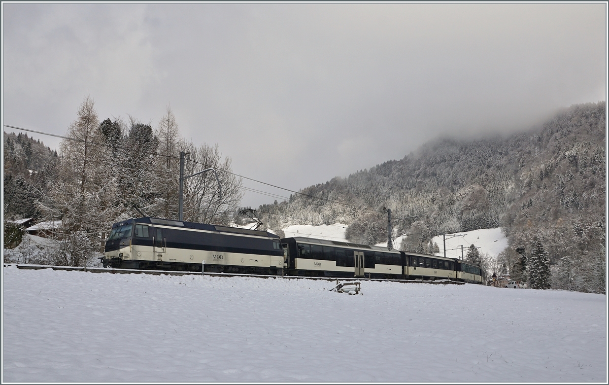 A MOB Ge 4/4 Serie 8000 wiht a direct service from Zweisimmen to Montreux by Les Avants.

02.12.2020