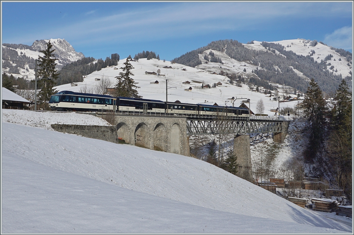 A MOB local train by Flendruz on the way to Montreux. 

03.12.2021