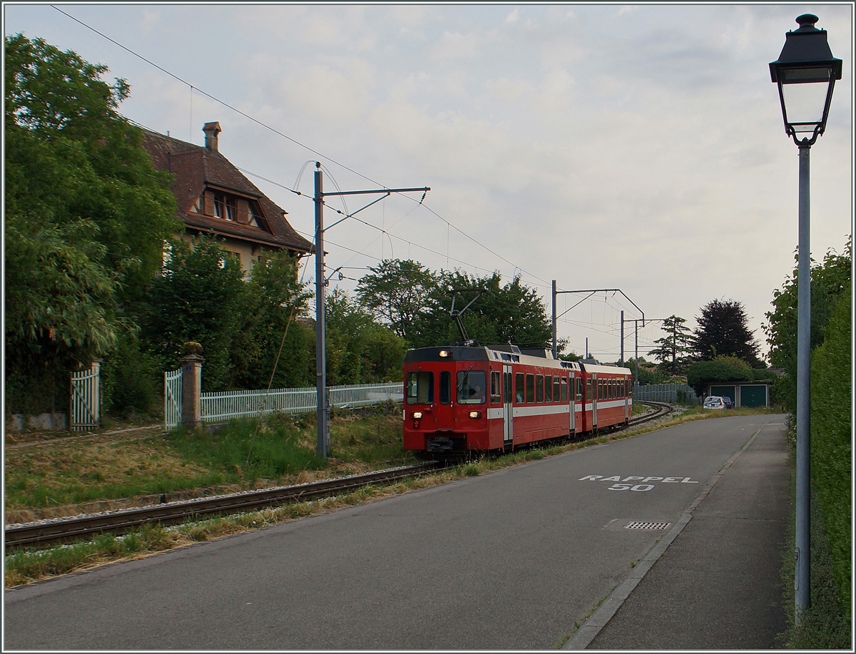 A NStCM local train near Trélex. 
06.07.2015