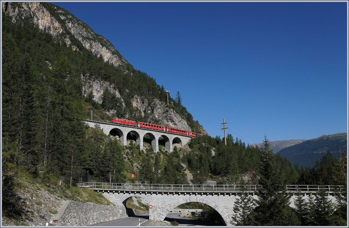 A RhB Ge 6/6 II wiht an Albula Fast Train service to St Moritz on Rugnux Bridge between Muot and Preda.
14.09.2016