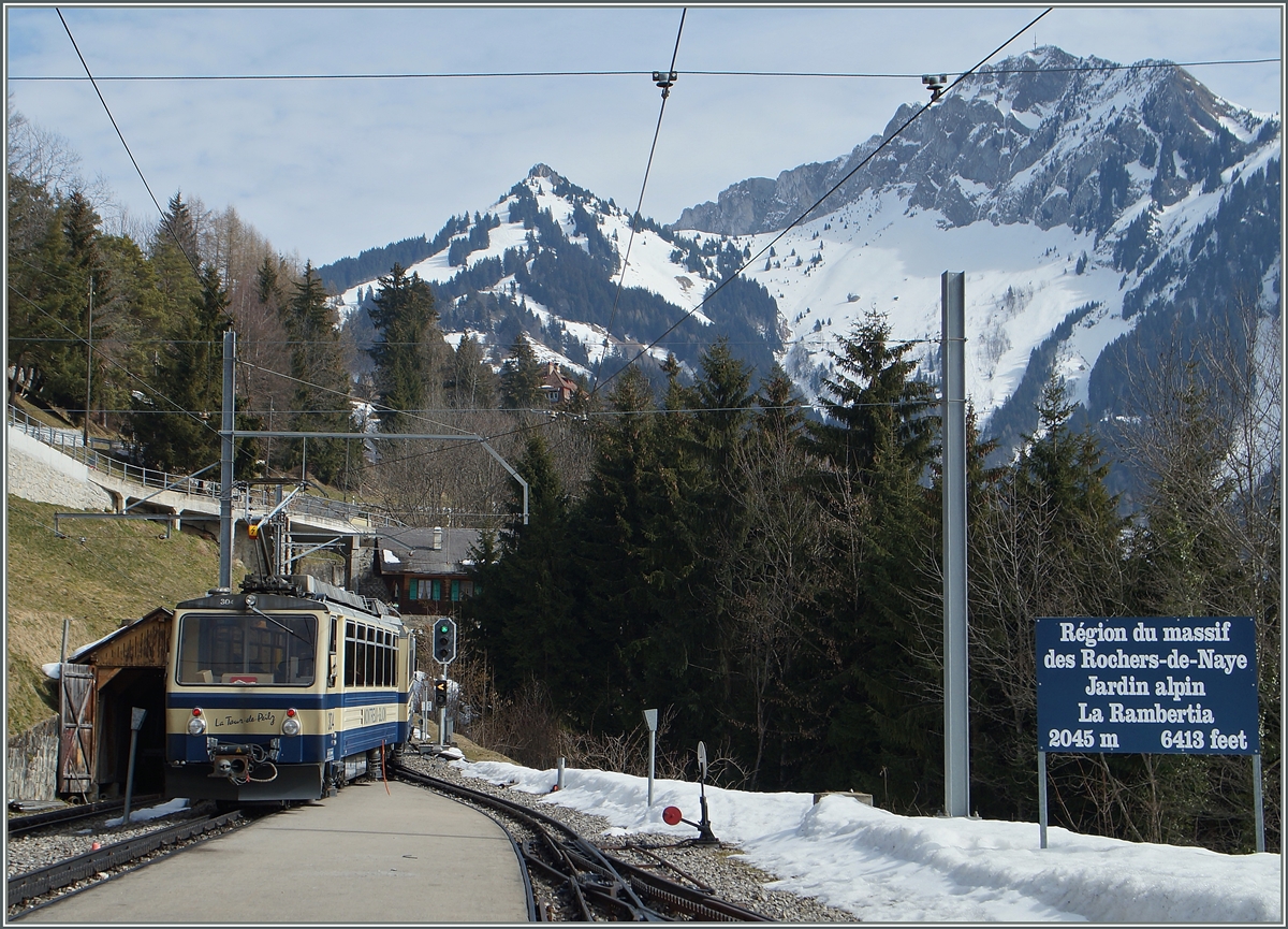 A Rochers de Naye local train in Caux.
10.03.2015