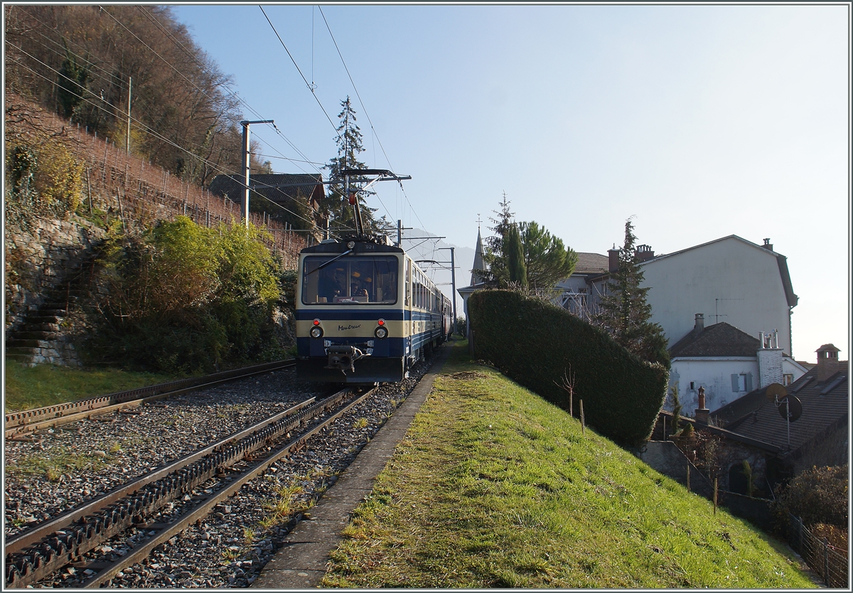A Rochers de Naye train on the way to the Rochers de Naye by Les Plachnees (Montreux) 

08.12.2015