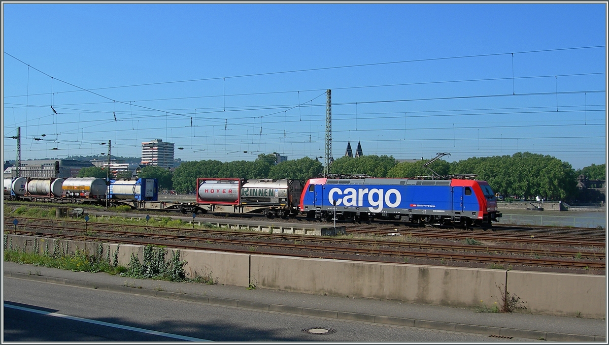 A SBB Cargo Re 482 by Koblenz. 
21.09.2066