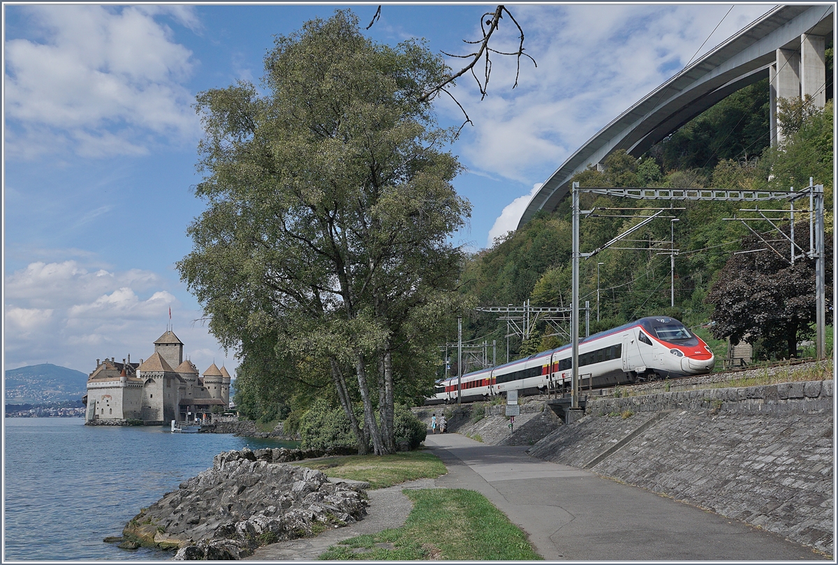 A sBB ETR 310 on the way to Milano by the Castle of Chillon.
03.09.2018