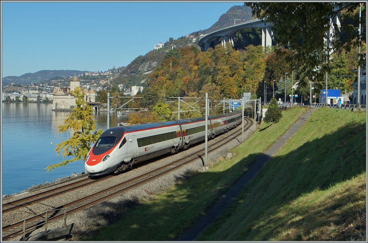 A SBB ETR 610 from Milano to Geveva by the Castrl of Cillon.
01.11.2014