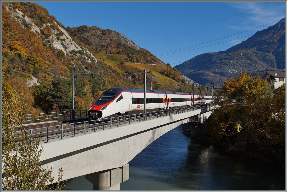 A SBB ETR 610 on the way to Geneva near Leuk. 
26.10.2015