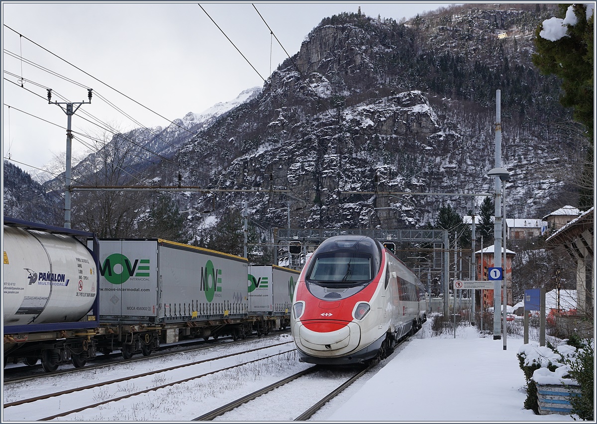A SBB ETR 610 on the way to Basel in Varzo.
14.01.2017