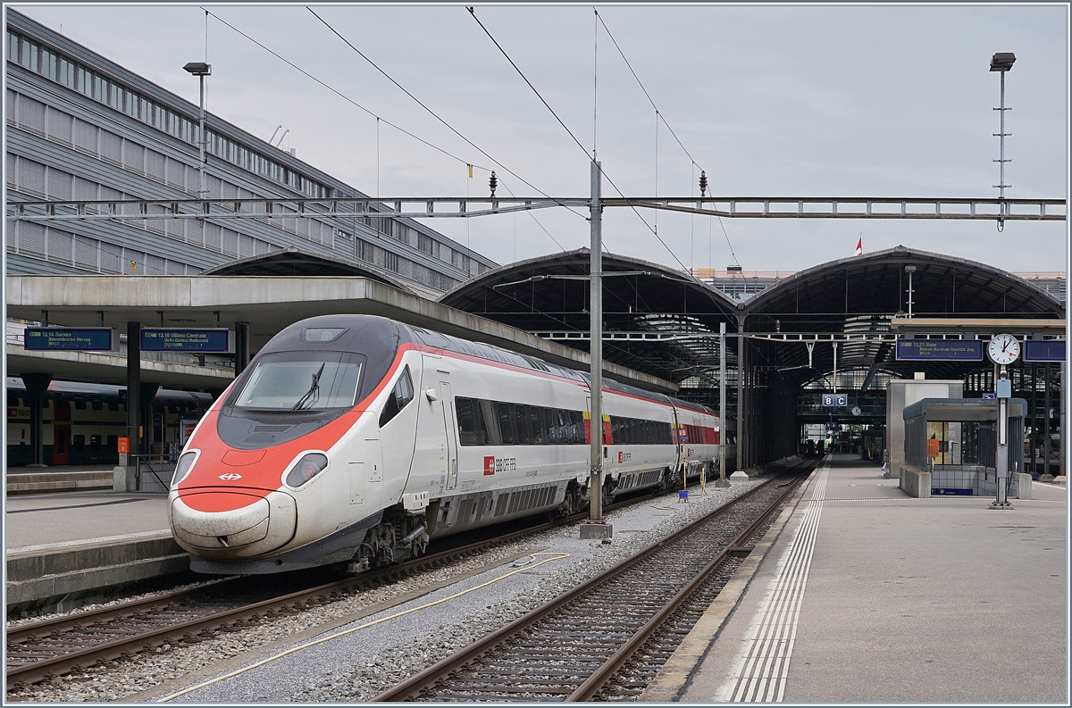 A SBB ETR 610 on thw way from Frankfurt to Milano in Luzern. 
24.06.2018
