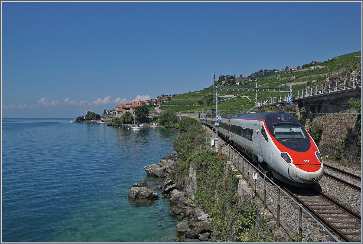 A SBB ETR 610 on the way to Geneva by Rivaz.

19.07.2018