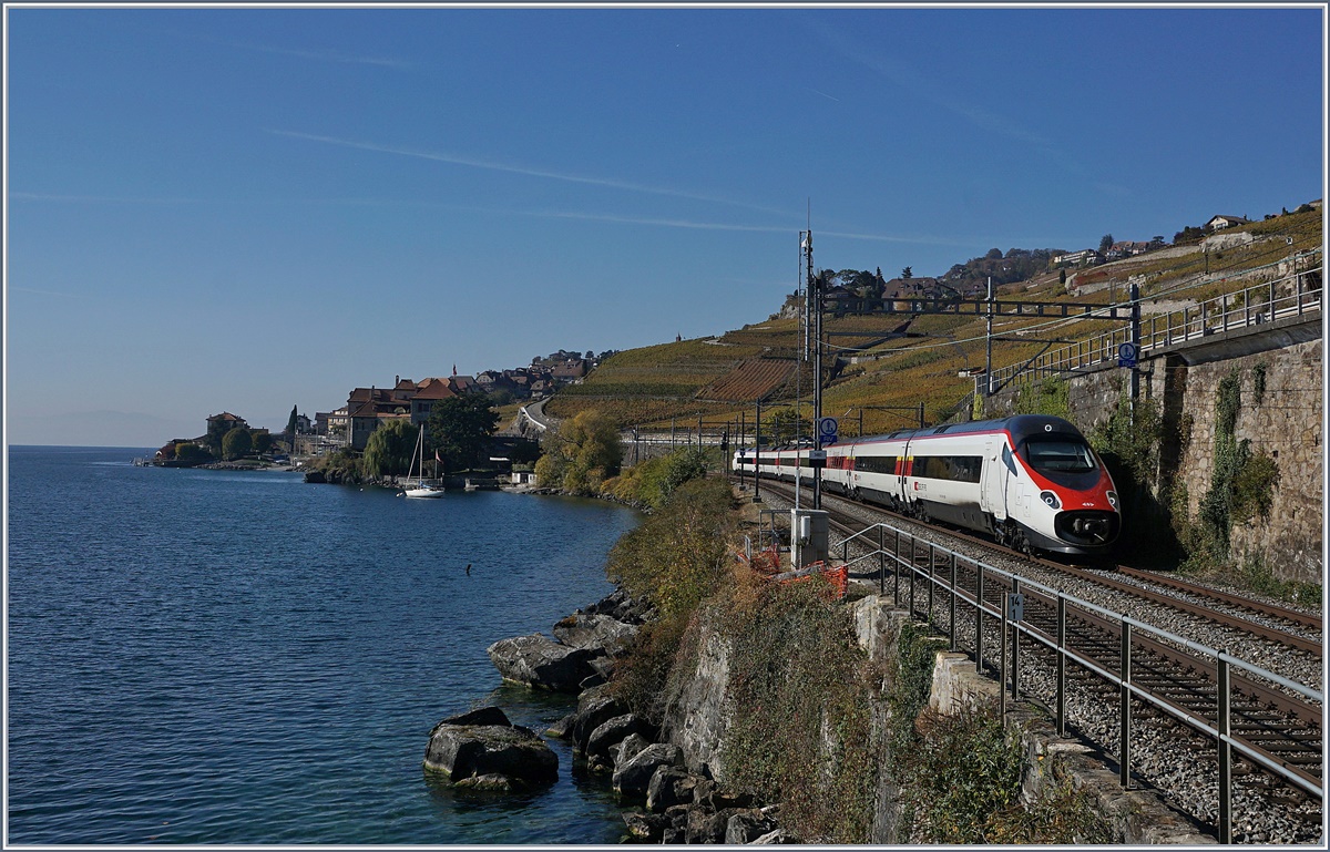A SBB ETR 610 on the way to Milano between Rivaz an St Saphorin.
25.10.2018