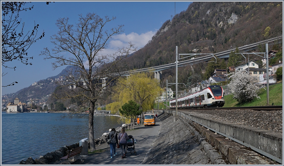 A SBB Flirt on the way to Villeneuve by the castel of Chillon.

28.03.2019