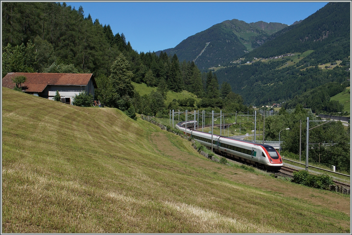 A SBB ICN on the way to the nord side of the alps by Rodi Fiesso.
24.06.2015