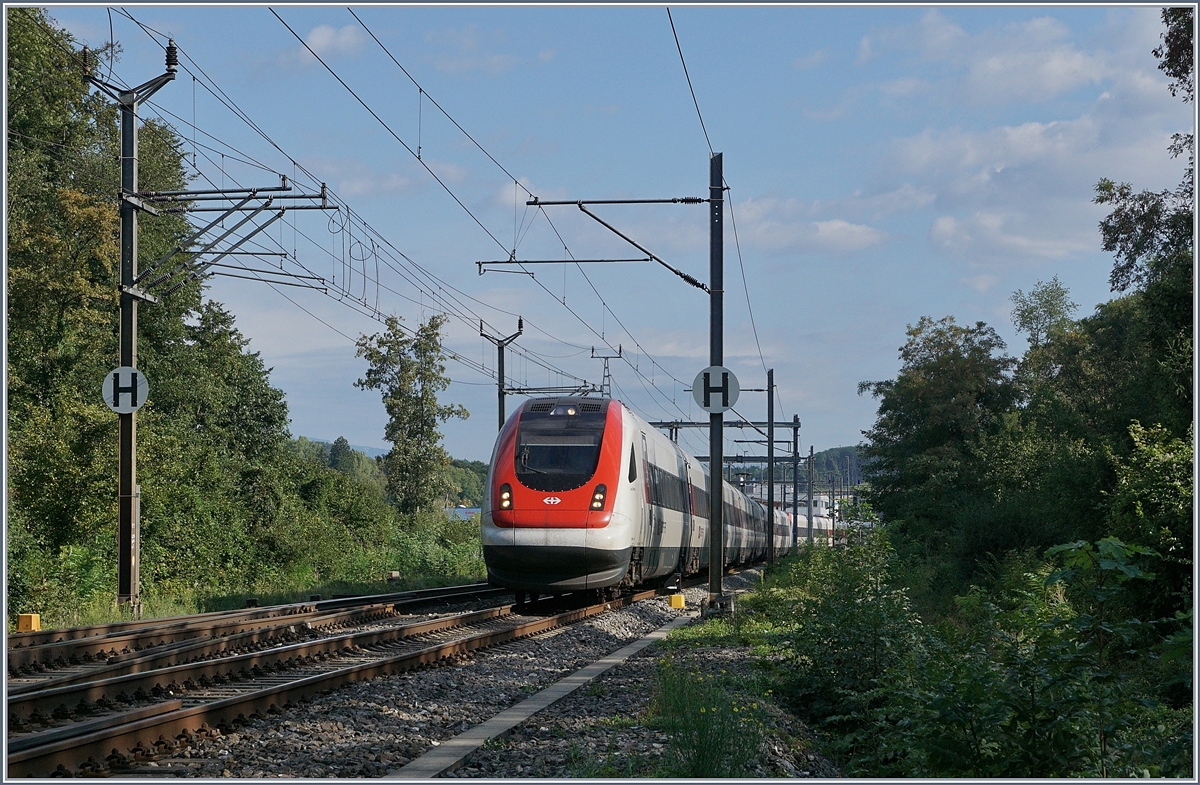 A SBB ICN on the way to Lausanne in Vufflens la Ville.
29.08.2018