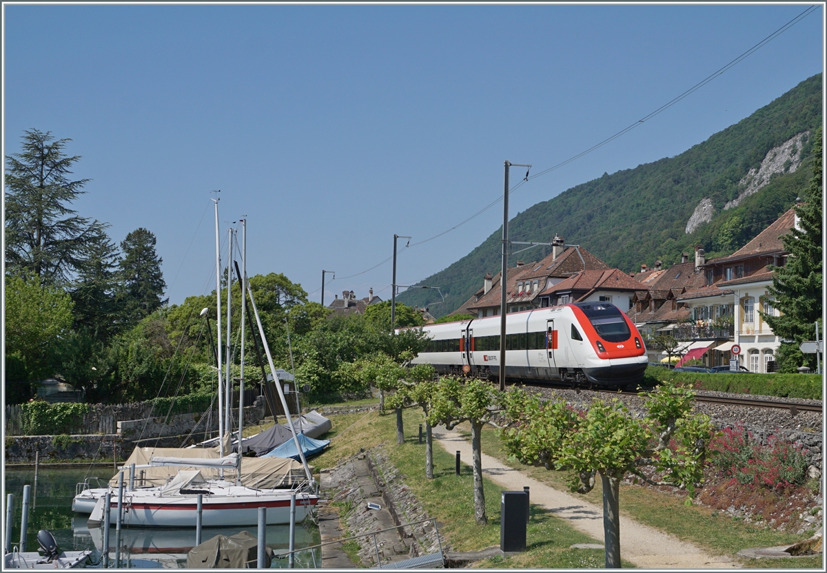 A SBB RABe 500 ICN on the way from Lausanne to Zürich by Ligerz. 

05.06.2023