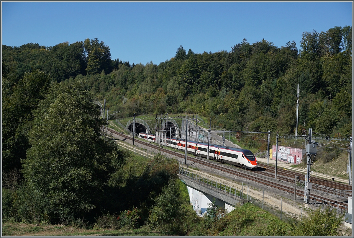 A SBB RABe 503 / ETR 610 in Wanzwil (highspeed Line Mattstetten - Rothrist) on the way to Milano.

12.09.2022