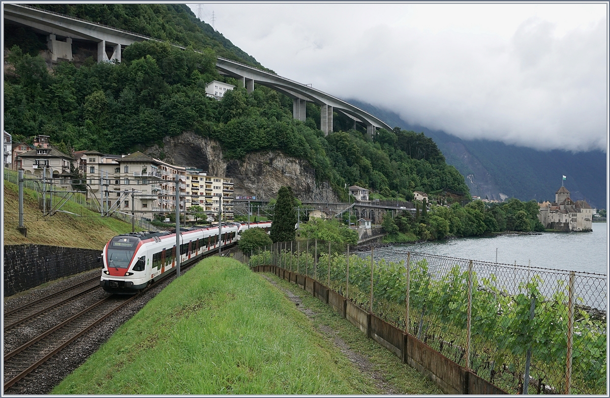 A SBB RABe 523 by Veytaux-Chillon, in the background (on the right) the Castle of Chillon.  13. 06.2018