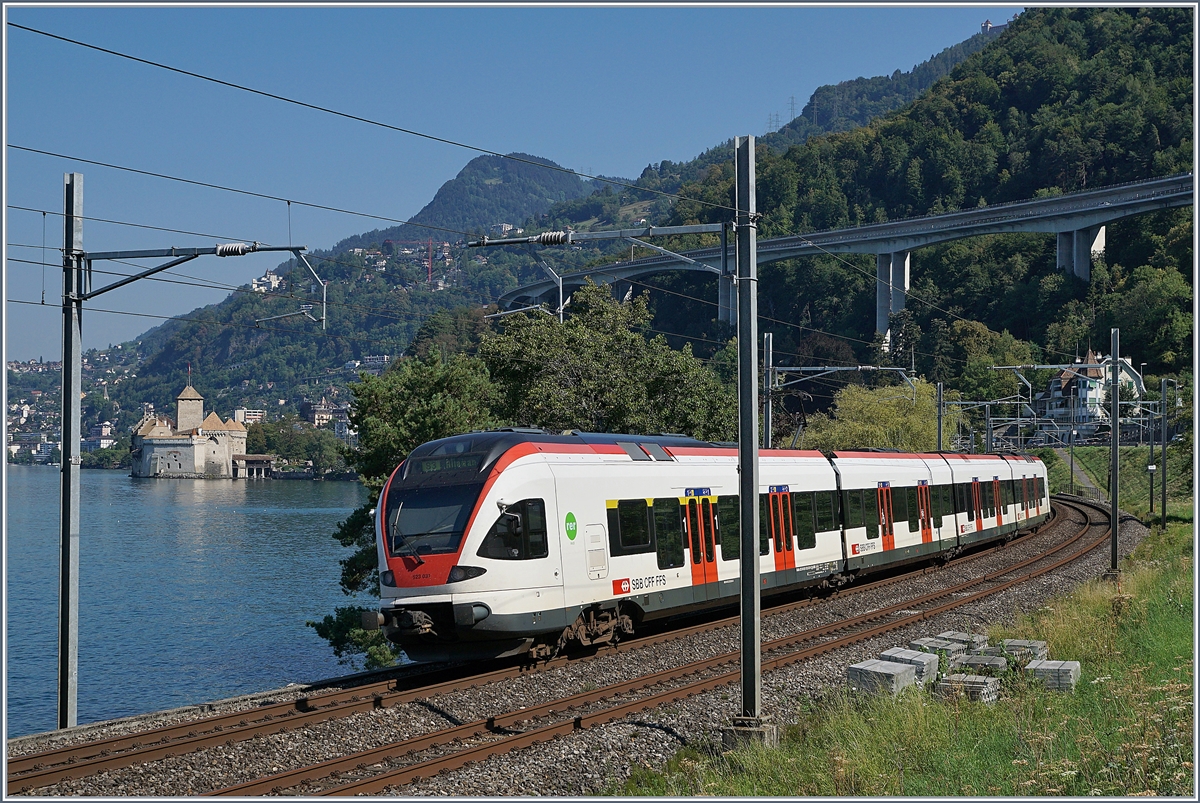 A SBB RABe 523 FLIRT on the way to Lausanne by the Castle of Chillon.
03.08.2018