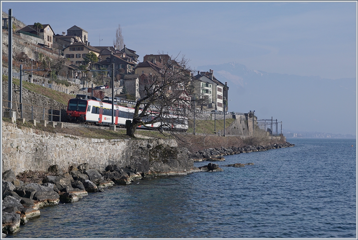A SBB RAbe 560  Domino  by St Saphorin on the way to Vevey.
06.02.2018