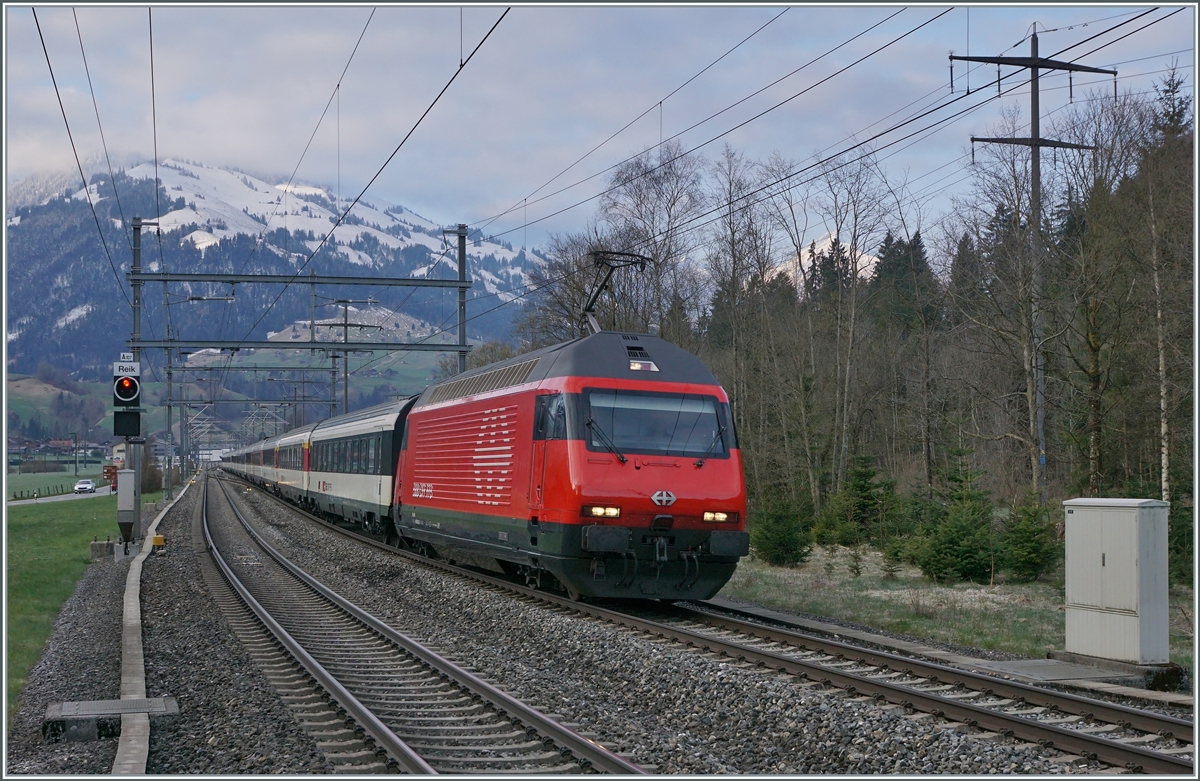 A SBB Re 460 with an IC on the way to Bern by Mülenen. 

14.04.2021