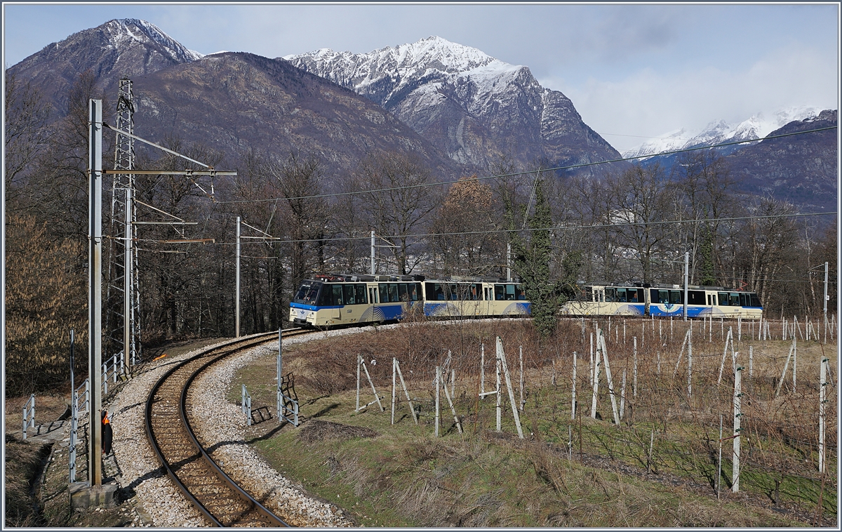 A SSIF Treno Panoramico ont the way from Domodossola to Locanro by Tontano. 

01.03.2017