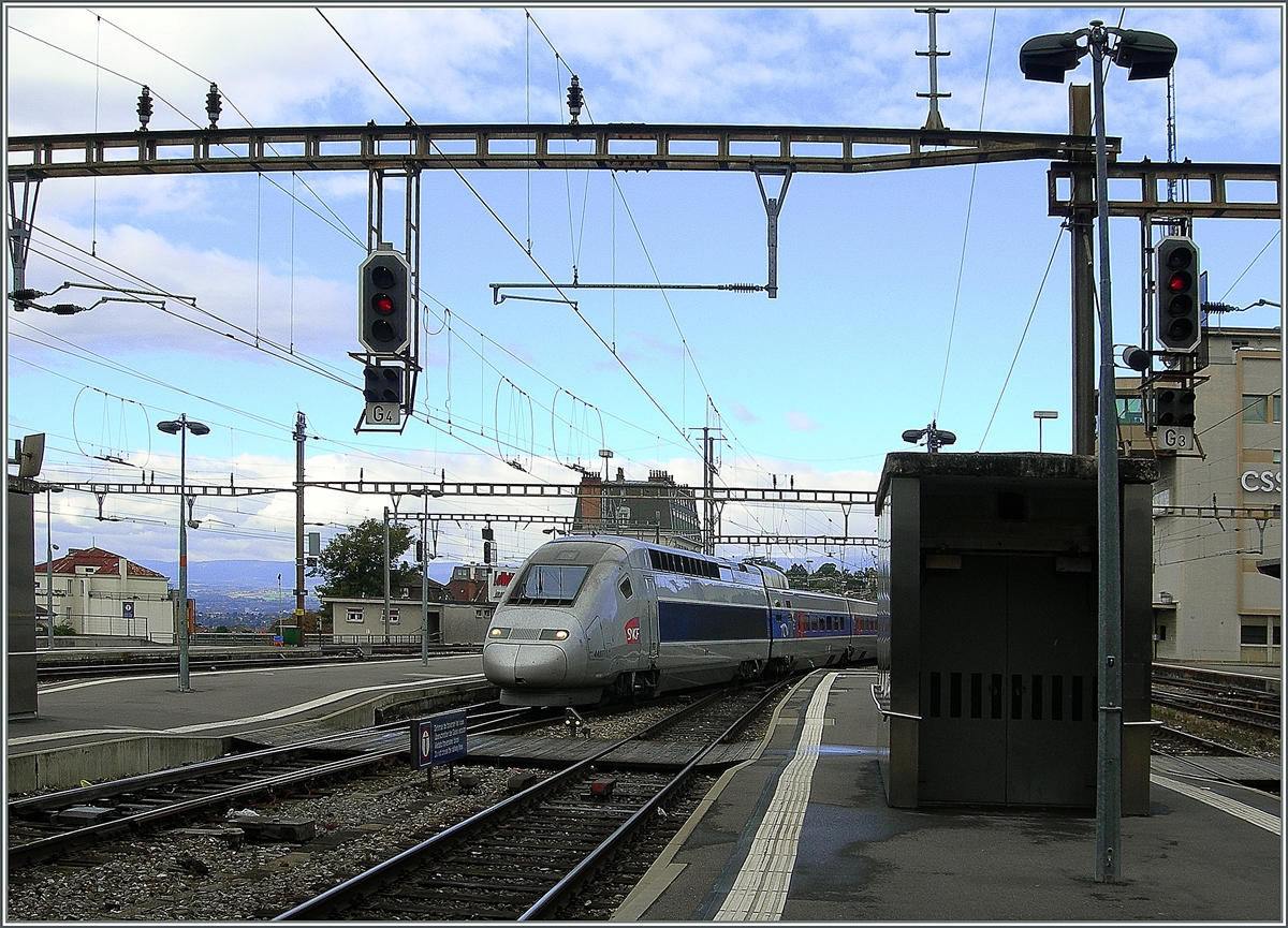 A TGV is arriving at Lausanne.
15.10.2012
