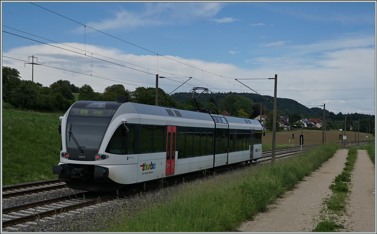 A Thurbo GTW on the way to Singen near Bieingen.
18.06.2016