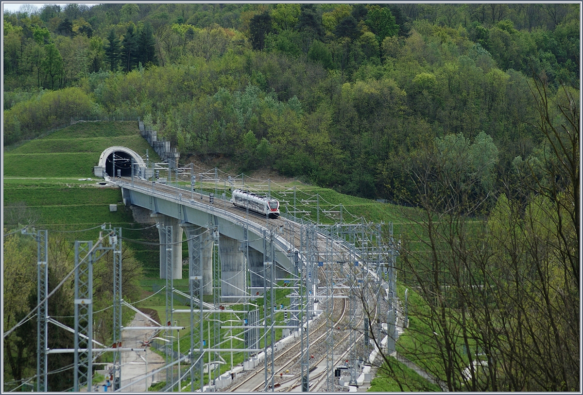 A TILO Flirt on the way to Varese on the 438 Meters long Bevera Bridge between Cantello Gaggiolo and Arcisate.


27.04.2019