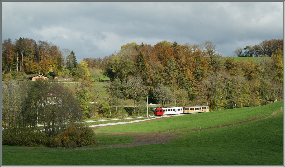 A TPF local train between Chtel St Denis and Bossennes.
30.10.2013