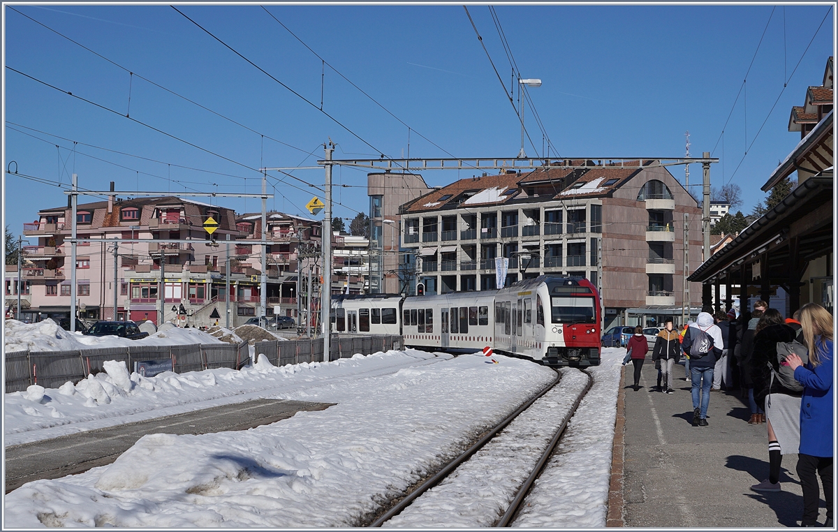A TPF local train is arriving at the Châtel St-Denis Station.

15.02.2019