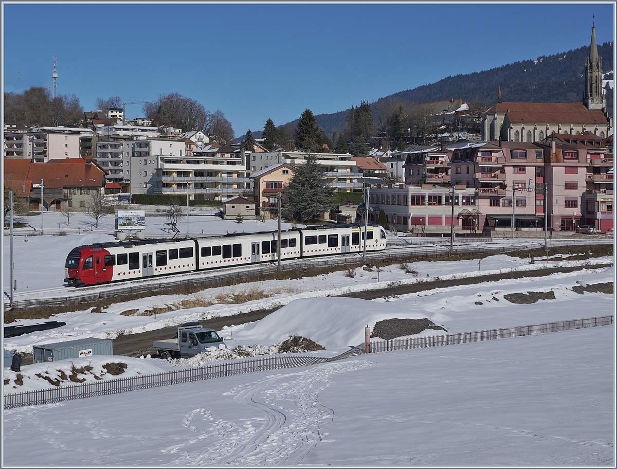 A TPF local train on the way to Palèzieux by Châtel St Denis.
15.02.2019
