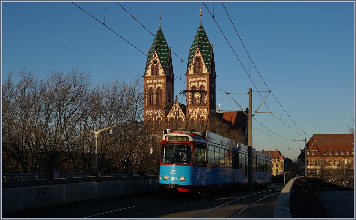 A tramway on the Line 3 to Vauban by the main station of Freiburg.
29.11.2016